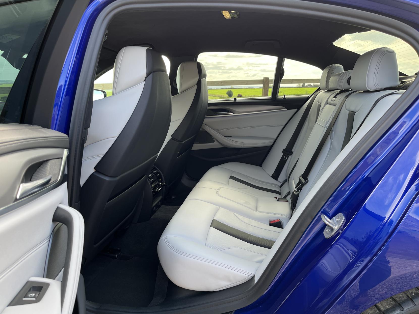 BMW M5 4.4 V8 GPF Saloon 4dr Petrol Steptronic xDrive Euro 6 (s/s) (600 ps)