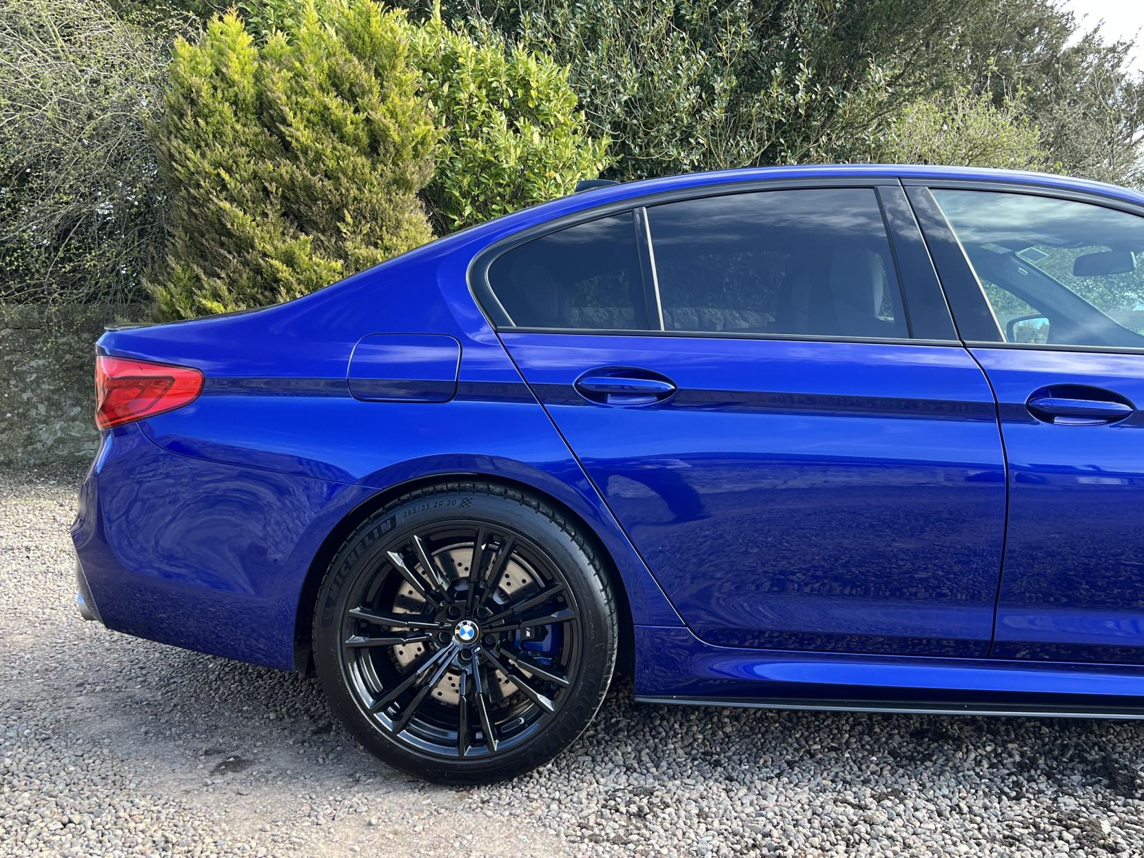 BMW M5 4.4 V8 GPF Saloon 4dr Petrol Steptronic xDrive Euro 6 (s/s) (600 ps)