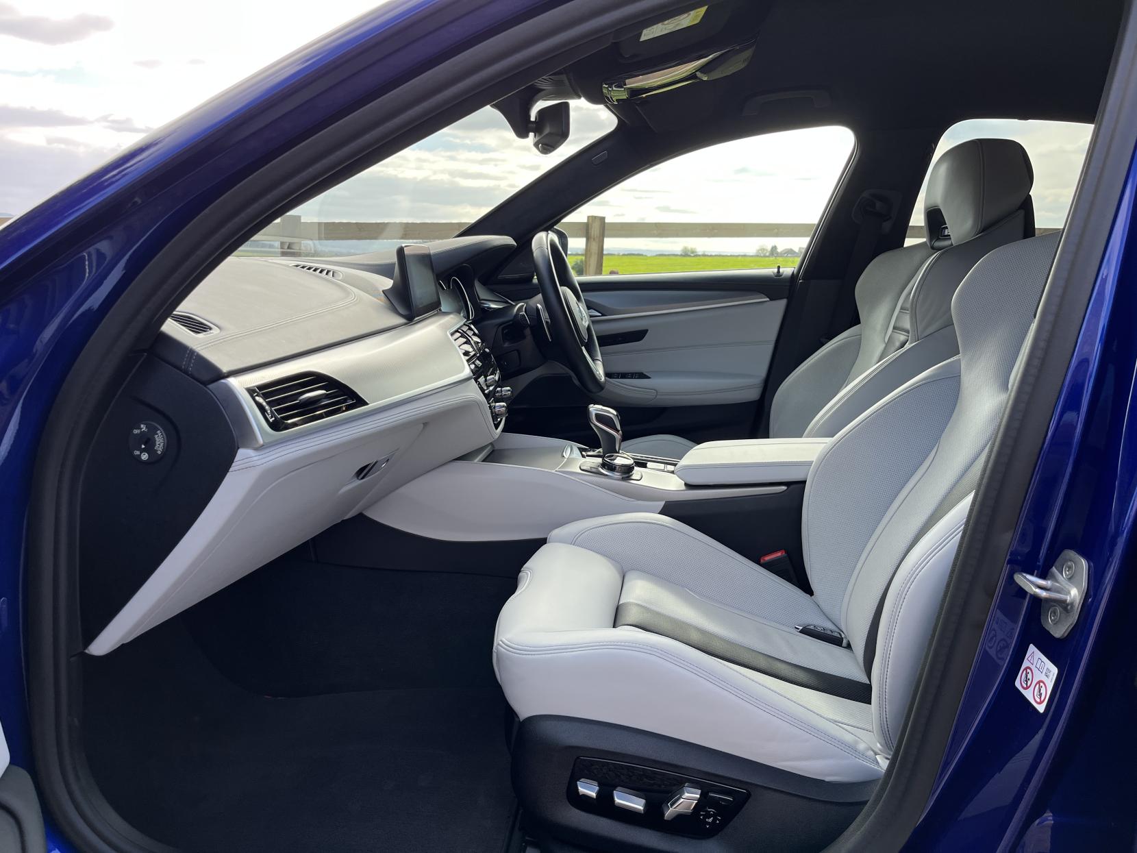 BMW M5 4.4 V8 GPF Saloon 4dr Petrol Steptronic xDrive Euro 6 (s/s) (600 ps)