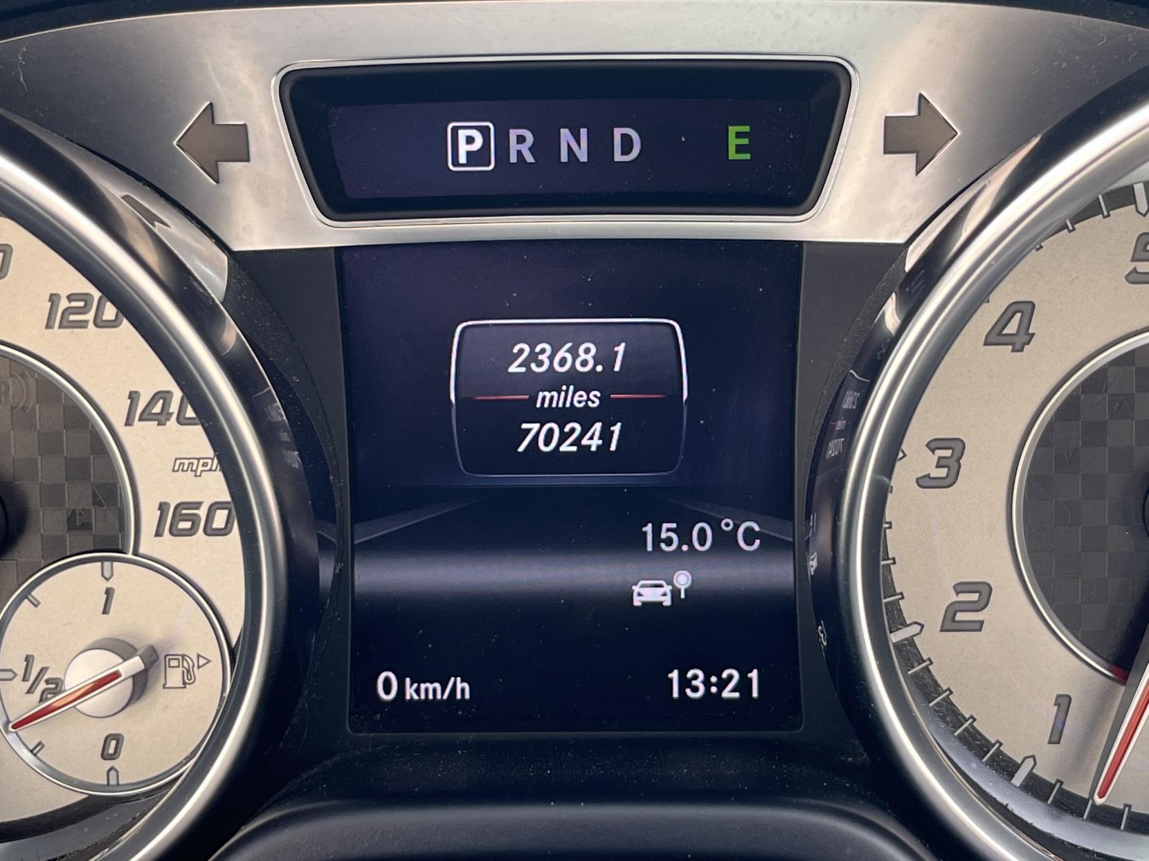 Mercedes-Benz SL 4.7 SL500 V8 BlueEfficiency Convertible 2dr Petrol G-Tronic Euro 5 (s/s) (435 ps)