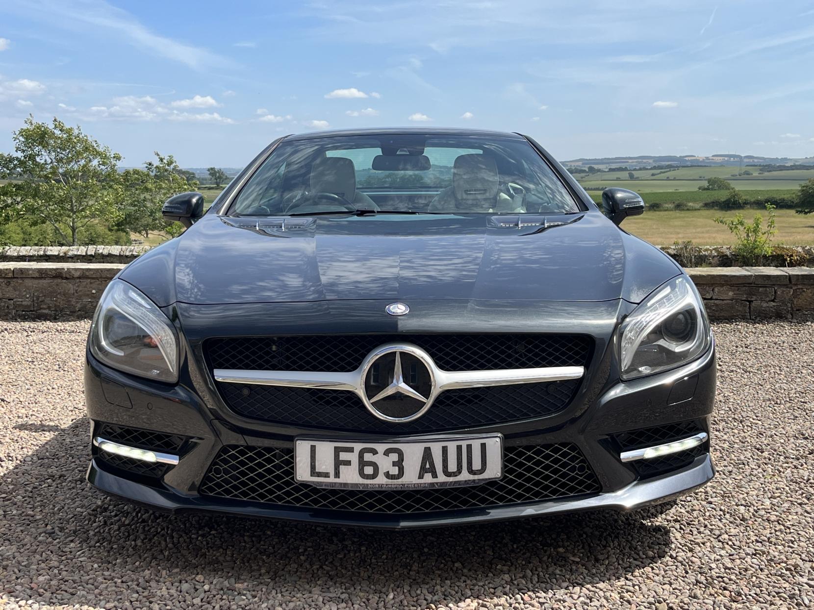 Mercedes-Benz SL 4.7 SL500 V8 BlueEfficiency Convertible 2dr Petrol G-Tronic Euro 5 (s/s) (435 ps)