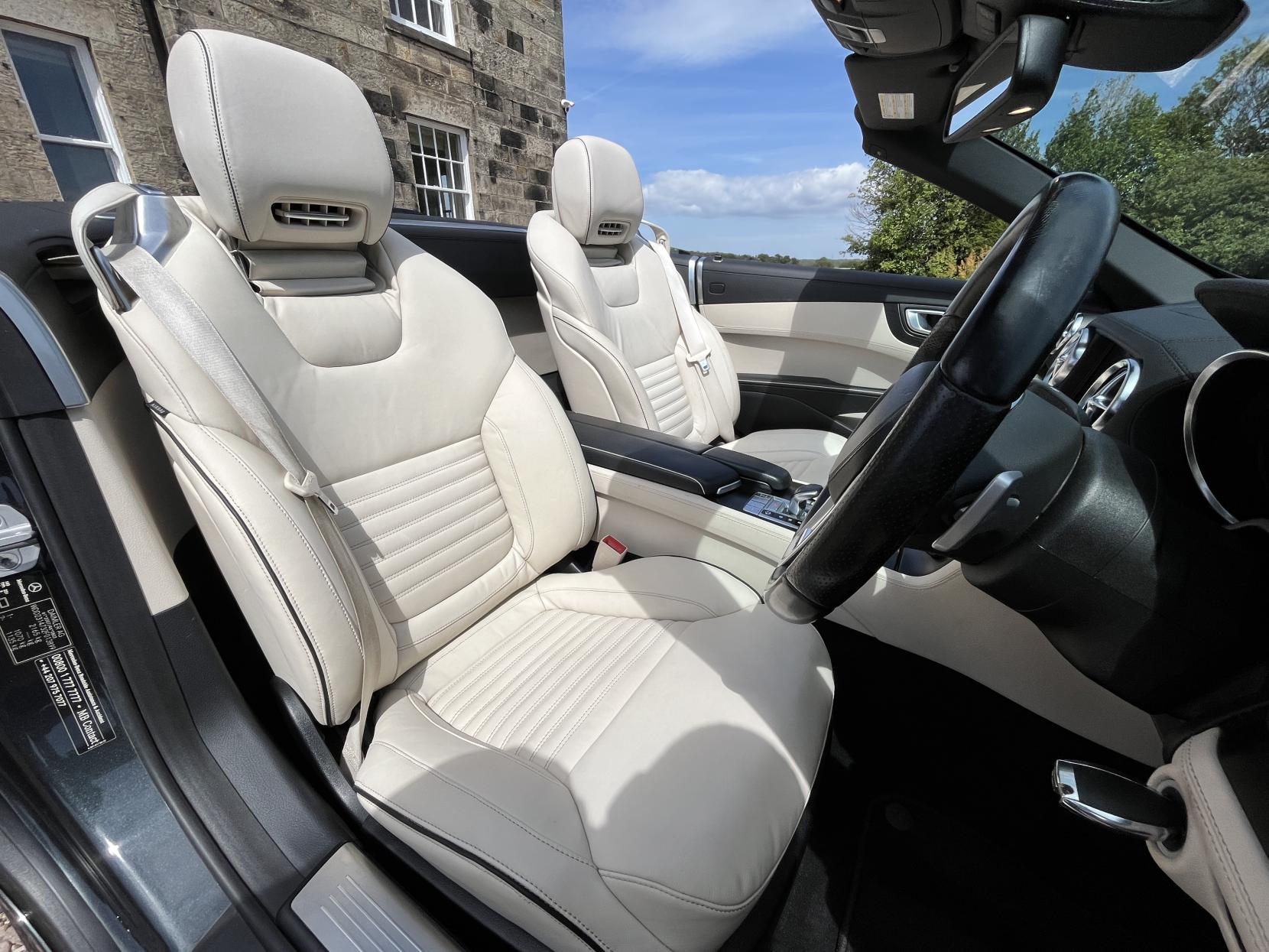 Mercedes-Benz SL 4.7 SL500 V8 BlueEfficiency Convertible 2dr Petrol G-Tronic Euro 5 (s/s) (435 ps)