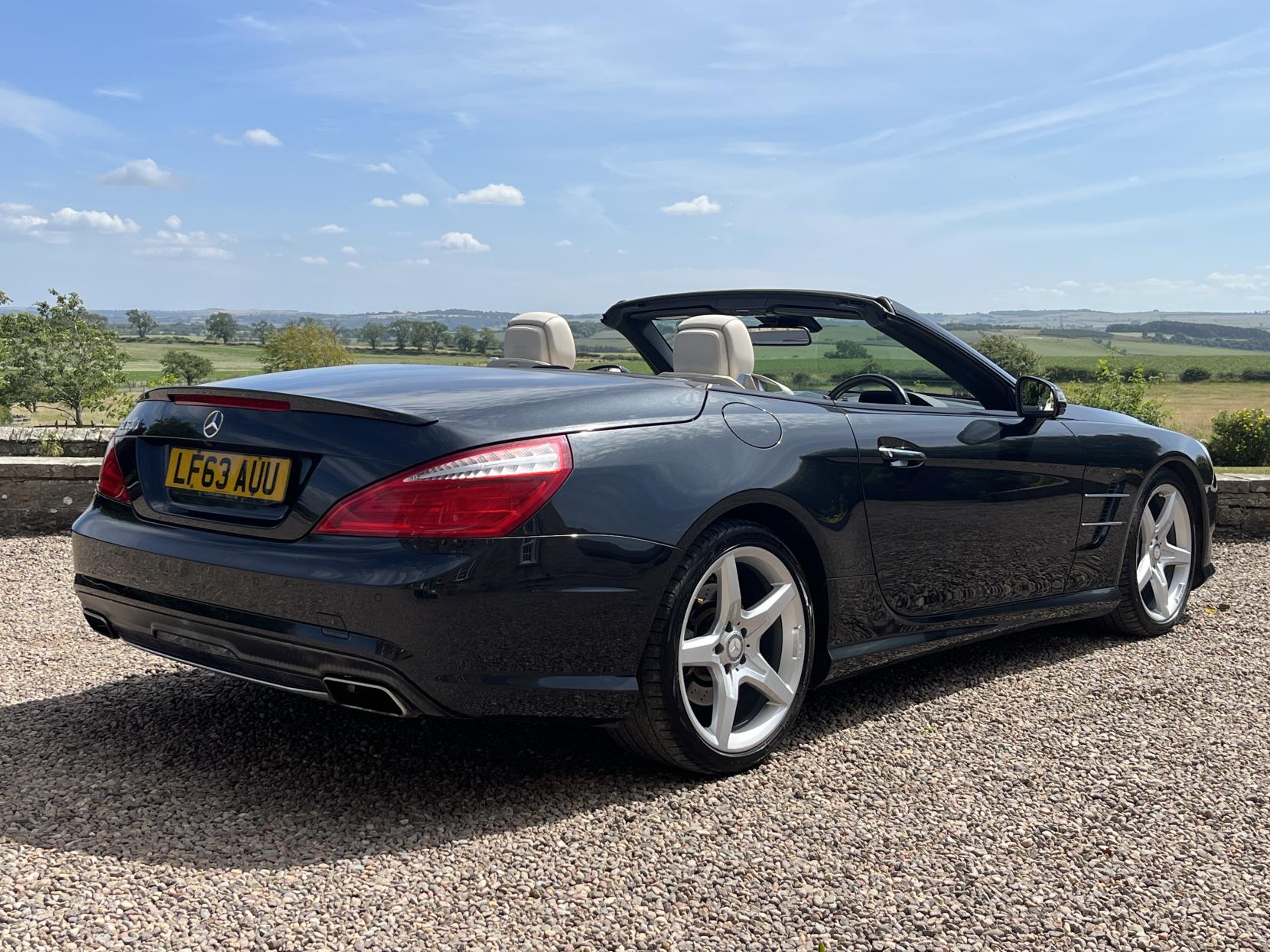 Mercedes-Benz SL 4.7 SL500 V8 BlueEfficiency Convertible 2dr Petrol G-Tronic Euro 5 (s/s) (435 ps)