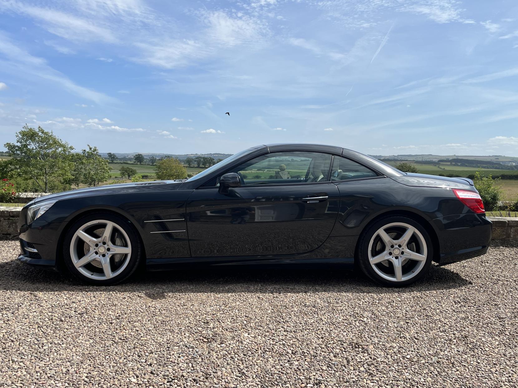 Mercedes-Benz SL 4.7 SL500 V8 BlueEfficiency Convertible 2dr Petrol G-Tronic Euro 5 (s/s) (435 ps)