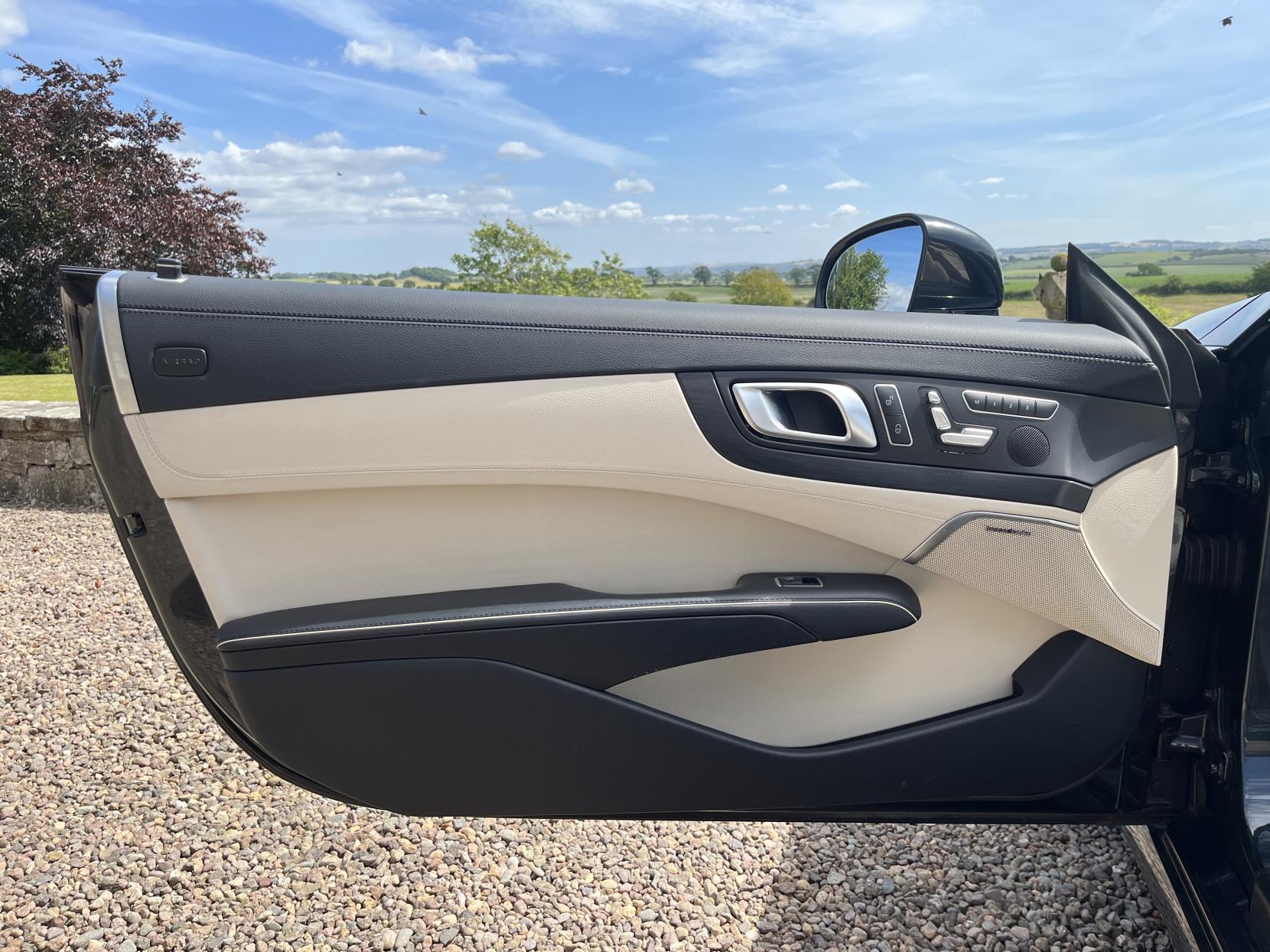 Mercedes-Benz SL 4.7 SL500 V8 BlueEfficiency Convertible 2dr Petrol G-Tronic Euro 5 (s/s) (435 ps)