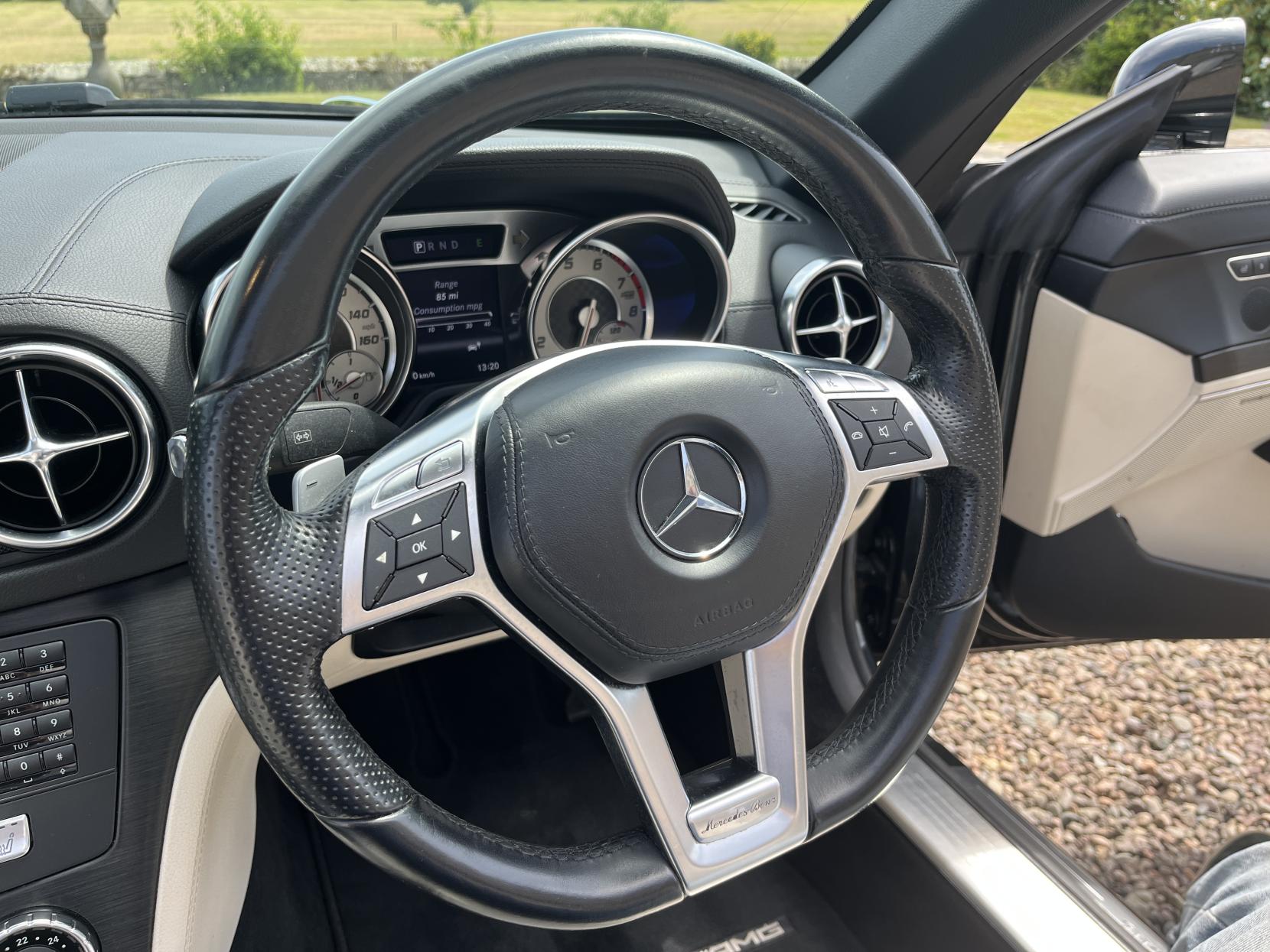 Mercedes-Benz SL 4.7 SL500 V8 BlueEfficiency Convertible 2dr Petrol G-Tronic Euro 5 (s/s) (435 ps)