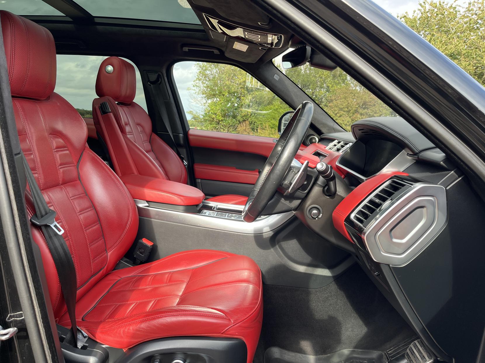 Land Rover Range Rover Sport 3.0 SD V6 Autobiography Dynamic SUV 5dr Diesel Auto 4WD Euro 6 (s/s) (306 ps)