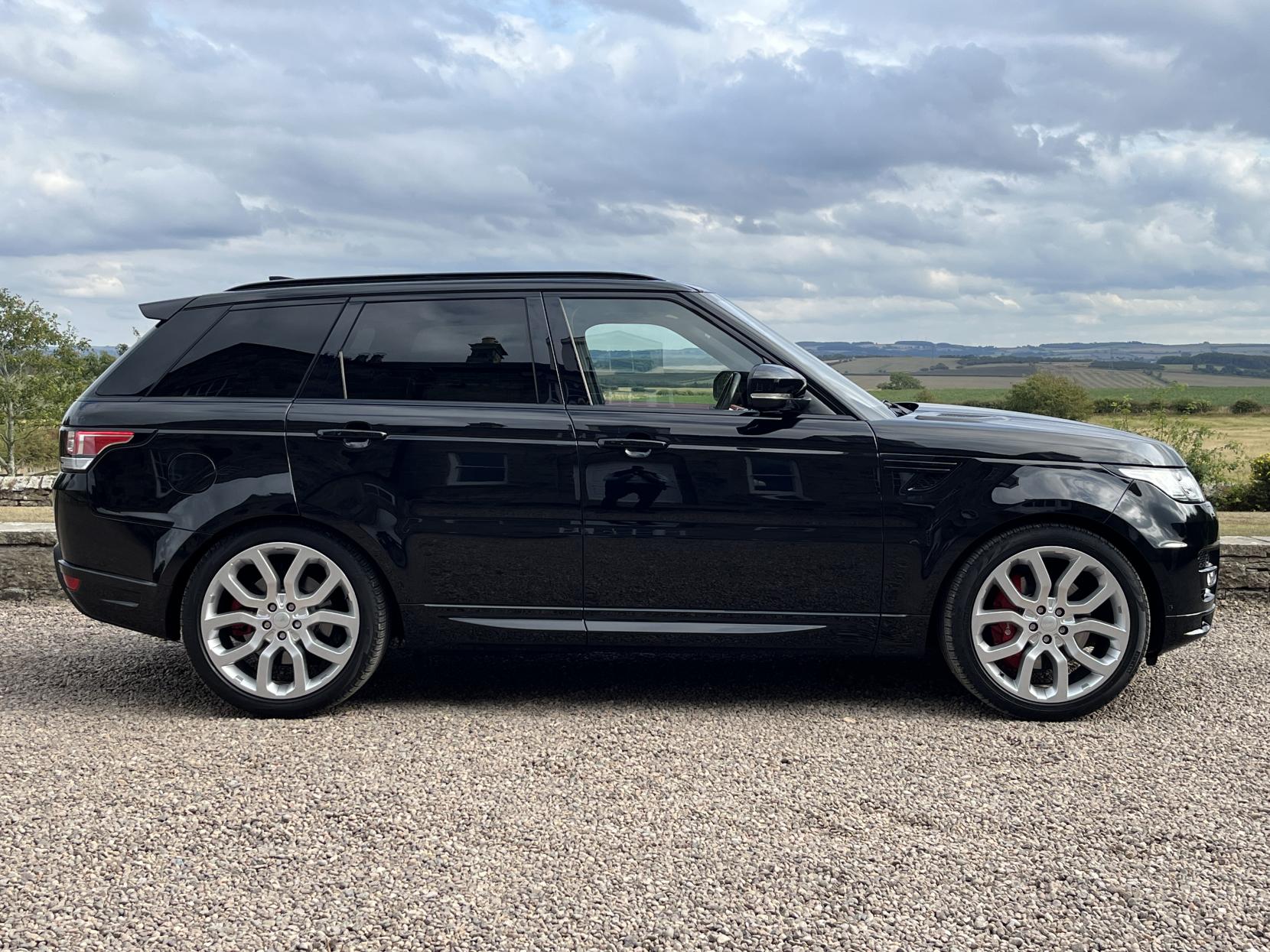 Land Rover Range Rover Sport 3.0 SD V6 Autobiography Dynamic SUV 5dr Diesel Auto 4WD Euro 6 (s/s) (306 ps)