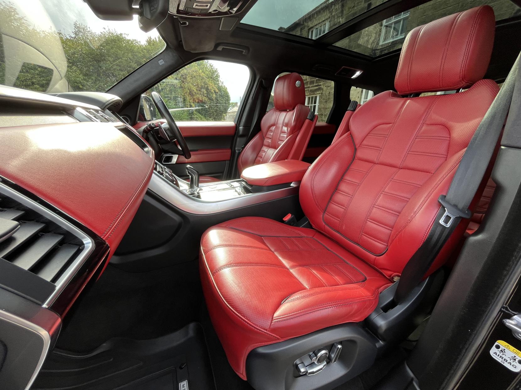 Land Rover Range Rover Sport 3.0 SD V6 Autobiography Dynamic SUV 5dr Diesel Auto 4WD Euro 6 (s/s) (306 ps)