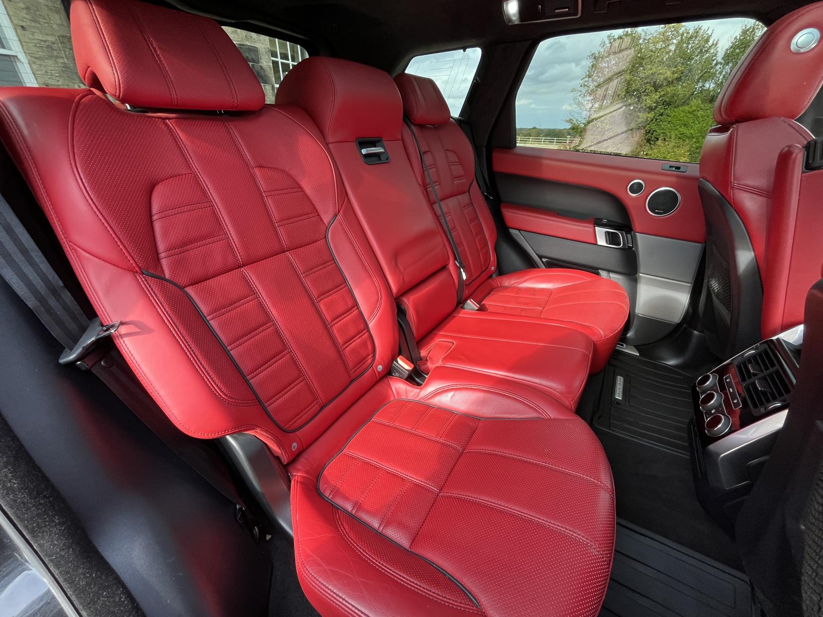 Land Rover Range Rover Sport 3.0 SD V6 Autobiography Dynamic SUV 5dr Diesel Auto 4WD Euro 6 (s/s) (306 ps)
