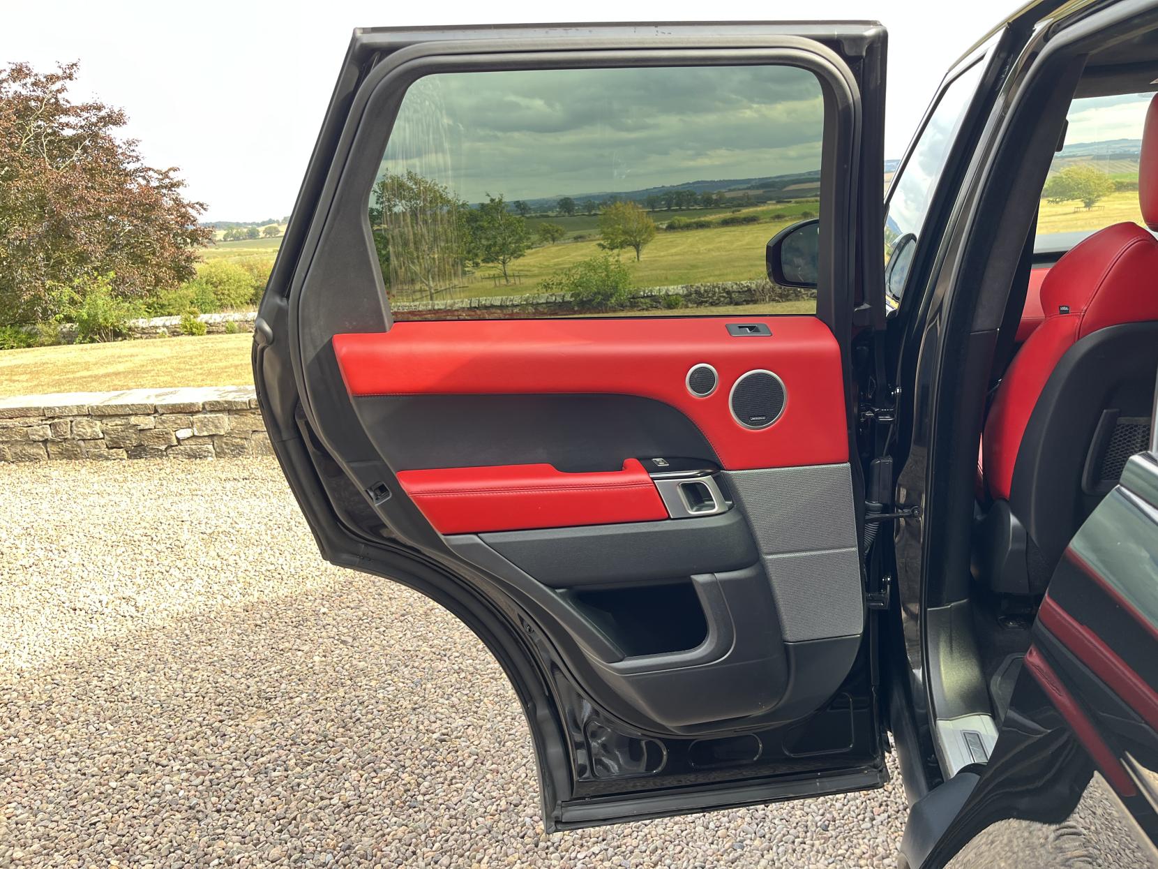 Land Rover Range Rover Sport 3.0 SD V6 Autobiography Dynamic SUV 5dr Diesel Auto 4WD Euro 6 (s/s) (306 ps)